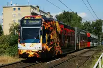 Niederflurwagen 4568 auf der Neusser Stra�e am 17.08.2013.