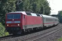 Am 15.08.2013 bespannte die M�nchener 120 157-3 den IC 2099 als Ersatzzug f�r den Ausgefallenen ICE 270 (Basel SBB - Berlin Ostbahnhof). Hier ist der Ersatzzug in der s�dlichen Kurve von Schallstadt auf der KBS 703 gen Norden.