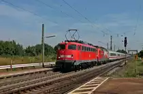 Pbz 2459 am 15.08.2013 war die Aufgabe der 115 448-3. Hier bei der Durchfahrt auf der KBS 703 in Orschweier gen Freiburg (Brsg) Hbf. Der Zug bestand an diesem Tag aus der 120 112-8  M�rklin My World , einem Steuerwagen und 14 IC Wagen.