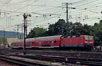 Am 08.06.2013 schob die Trierer 143 090-9 w�hrend der Fahrzeugparade des Sommerfestes des DB Museum Kobelnz-L�tzel eine RB 27 (K�ln Hbf - Koblenz Hbf).