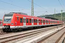 423 515-6 ( 94 80 0423 515-6 D-DB ), Alstom (LHB) 423.5-024, Baujahr 1999, Eigentümer: DB Regio AG - Region Baden-Württemberg, Fahrzeugnutzer: S-Bahn Stuttgart, [D]-Stuttgart, Bh Plochingen, 17.08.2013, Plochingen Bf
