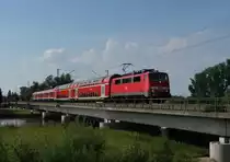 111 169 mit einem RE nach Passau am 10.06.2008 auf der Isarbr�cke bei Plattling.