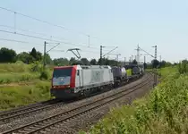 185 649 mit einem Containerzug am 06.08.2013 bei Plattling.