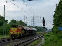 MAK G 1206BB - 541 f�hrt am  13.8.13 mit Sch�ttgutwagen  durch Ratingen - Lintorf.