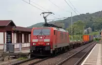 189 015 bespannte am 05.07.13 einen Conatinerzug von Decin kommend Richtung Dresden. Fotografiert in K�nigstein.