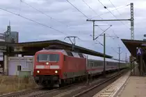 120 138-3 verl�sst am 18.08.2013 mit einem IC Braunschweig HBf.