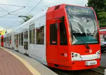 Niederflurwagen 4093 wurde die Ganzreklame  MTV Mobile Beats  entfernt. Hier zu sehen wieder im aktuellen KVB-Farbschema an der Haltestelle Weiden Schulstra�e am 19.08.2013.