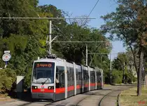 Tw.680 in der Bedarfshaltestelle Kagran-Expedit.(17.08.2013)