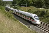 ICE-T 411 066  Bingen am Rhein  am 18.08.2013 im Horntal südlich von Mündling auf der KBS 982 (Treuchtlingen - Donauwörth - Augsburg) in Richtung Donauwörth.

Hersteller: Bombardier Transportation GmbH, Halle
Fabriknummer: T1-16
Indienststellung: 20.06.2005
Erst-Bw: München 1
Fahrzeugnr. z.Z.d. Aufnahme: 93 80 5411 066-4 D-DB
Betreibernr. z.Z.d. Aufnahme: 411 066-4
Radsatzfolge: 2'2' + 1A'A1' + 1A'A1' + 2'2' + 1A'A1' + 1A'A1' + 2'2'
Vmax (km/h): 230
Dauerleistung (kW): 4.000
Anfahrzugkraft (kN): 200
Dienstmasse (t): 368
LüP (mm): 184.400