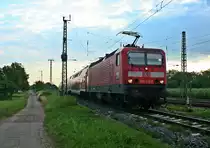143 332-5 mit einer RB von Freiburg (Breisgau) nach Neuenburg (Baden) am Morgen des 25.07.13 bei der Einfahrt auf das Gleis 13 in M�llheim (Baden).
