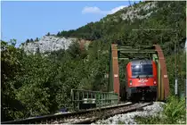 541 010 rollt mit einem Leerzug �ber die Koperrampe talw�rts. 
Loka Podpec 17.8.2013