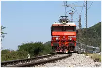 S� 363 017 rollt mit dem IC 505  POHORJE  (Maribor - Koper) �ber die Koperrampe talw�rts. 
Pre�nica 17.8.2013