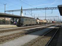 Aus dem Archiv: Ae 6/6 11440 mit G�terzug bei Durchfahrt in Kaiseraugst, 12.03.2012.