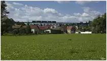  Mit dem Dampfzug zum Kr�uterfest  - Dampflok 92.2271 vom MLV, f�hrt mit dem Morgenzug von Schwarzenau nach Zwettl, hier zu sehen bei der Querung der Br�cke vom Bahnhof Zwettl nach Zwettl Stadt. 
15.8.2013 