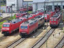 RMR am 4.7.06.
Zu sehen sind von Links nach Rechts:140 xxx,152 162,145 062,dahinter 140 423,140 611 sowie viel modernes zeug der BR 185.