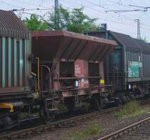 Seit kurzem fahren in den SBB Z�gen die im Wormser Hafen umrangiert werden,und dann mit Re421 weiter fahren solche Schotterwagen mit.