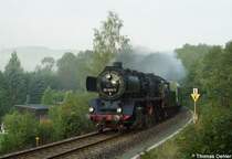 Am 30.09.06 bef�rdert 50 3616 einen Sonderzug von Schwarzenberg zur Messe nach Leipzig. Hier rollt sie bei Kemtau das Zw�nitztal Richtung Chemnitz hinab.