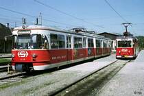 Lambach - Vorchdorf. Der  K�lner  Zug 22 236/22 136 und der  Extertaler  20 111 im Bahnhof Vorchdorf-Eggenberg (11. September 2006)