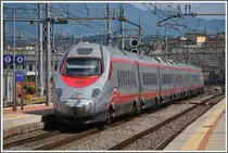 Firenze Campo die Marte. Ein ETR 600 braust durch den Bahnhof. (18.06.2013)