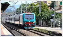 Firenze Campo die Marte. Die 464 667 aus Arrezzo erreicht den Bahnhof. (18.06.2013)