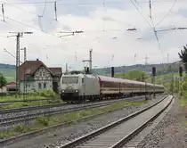 185 538-6 mit Sonderzug in Fahrtrichtung Norden. Aufgenommen am 09.05.2013 in Mecklar.