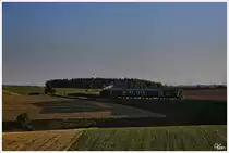 Schattenspiele der 92.2271 auf dem Weg von Schwarzenau nach Zwettl. 
Gerotten 15.8.2013