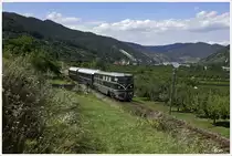 Durch die wundersch�ne Wachau, zieht 2050.05 den Themenzug 16962 von Krems nach Aggsbach Markt. 
Schwallenbach  15.8.2013