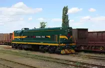 In hervorragendem Aussehen pr�sentierte sich die serbische Kennedy Diesellok
661-243 im Bahnhof Sombor. Am 7.5.2010 fotografierte ich sie hier, als sie
gerade umsetzte und die Zugseite wechselte, um sp�ter mit einem Personenzug
zur�ck nach Subotica zu fahren.