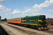 Eine tolle frisch lackierte Garnitur bediente am 7.5.2010 den Personenzug
Verkehr zwischen Sombor und Subotica in Serbien. Kennedy Diesel Lok 661-243 
machte dabei einen ebenso fotogenen Eindruck wie die frisch aufgearbeiteten
D-Zug Wagen. Dazu passte dann auch noch das herrliche Foto Wetter.