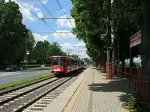 TW 2330 und TW 2???  als Linie 16 Richtung Bonn-Bad-Godesberg unterwegs. Die Aufnahme endstand am 6.6.13 vom Bahnsteig der Haltestelle  Bayenthalg�rtel  Fahrtrichtung  Niehl, Sebastianstr. 