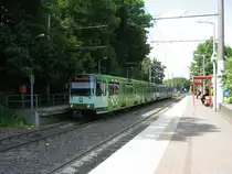 Am 6.6.13 konnte an der Haltestelle  Heinricht-L�bke Ufer  der Bonner-Stadtbahnwagen 9357 mit einem unbekannt geblieben Schwester Zug bildlich festgehalten werden. Der Zug war als Linie 16 Richtung Bonn-Bad-Godesberg unterwegs.