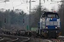 DPR 275 635 am 16.3.13 mit einem leeren Taschenwagenzug in Duisburg-Neudorf.