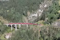 Die Ge 4/4''' 646 ''B�GA'' �berquert am 11.8.2013 den Schmittnertobel-Viadukt als RE 1125 nach St.Moritz.