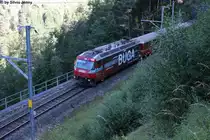 Knapp eine Minute, nachdem am 11.8.2013 die Ge 4/4''' 646 ''B�GA'' den Schmittnertobel-Viadukt �berquert hat, braust sie mit dem RE1125 auch schon bereits am EInfahrsignal des Bahnhofs Filisur vorbei.