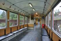 Die Mitteleinstiegswagen mit den automatischen T�ren wurden zu Velowagen umgebaut. Von diesen Wagen werden diverse in den Regios Pontresina-Scuol Tarasp eingesetzt. Im Bild ist der WS 3914, zwischen Pontresina und Samedan, 26.09.2013.