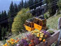 Zwei gekuppelte Kabinen der �lplibahngenossenschaft Malans kurz vor der Bergstation auf 1801m/�.M. (04.10.2006)