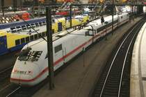 ICE 2 in der k�rzesten Ausf�hrung im Hamburg Hauptbahnhof 08/2006