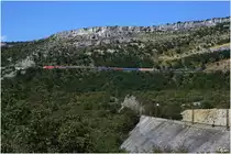 S� 541 012 zieht den holl�ndischen Autoslaap (Koper - Hertogenbosch) �ber die Koperrampe.
Hrastovlje  17.8.2013