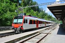 Der f�r RegionAlps bestimmte (am roten Fensterband erkennbar) 3-teilige Domino, mit ABt 50 85 39-43 894-7, B INOVA 182-9 und RBDe 560 274-3, verkehrte diese Woche jeweils auf dem mitt�glichen Regionalzugspaar R 6541/6540 Solothurn-G�nsbrunnen-Solothurn, G�nsbrunnen, 30.08.2013.