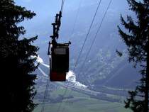 �lplibahn Malans. Tief unten schl�ngelt sich der Rhein an Landquart vorbei Richtung Bodensee. (04.10.2006)