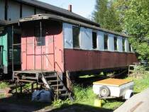 Schmalspuriger Reisezugwagen in einer nicht ganz allt�glichen Farbgebung, Sch�nheide Mitte 08.10.06