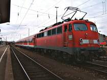 Am 22.06.06 stand die BR 110 483-5 mit der Regionalbahn Aalen-Donauw�rth auf dem Abstellgleis des Bahnhofes Aalen.
