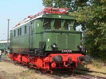 E44 108 am 29.9.2006 auf dem Bahnhofsfest in Berlin Sch�neweide.