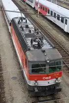 1144 256-5 gesehen vom Fu�g�nger�bergang im Bf. Sigmundsherberg am 24.August 2013.