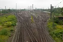 Bw Dortmund: Blick von Ost in westlicher Richtung, 31.08.2013. Gut zu sehen rechts im Hintergrund der charakteristische Wasserturm und 3 Lokomotiven BR 110 bzw. 113, an die leider an diesem Tag nicht  ranzukommen  war... :-(
