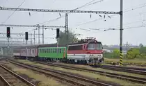 240 028-1 mit Regionalzug Os 7307 Bansk� Bystrica/Neusohl (07:37) – Zvolen os. st./Altsohl Persbf. (08:08) f�hrt in den Zielbahnhof ein; 30.08.2013  