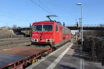 Vorsicht Zugdurchfahrt in Rotenburg (W�mme) am 3.7.2013. 155-120-9 zieht ihren Zug in Richtung Hamburg.