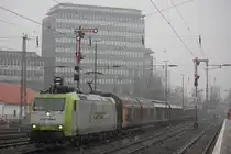 Captrain 185 541 zog am 20.3.13 einen Papierzug durch D�sseldorf-Rath.