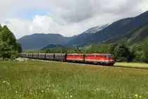 Nur selten werden die Erzz�ge im Ges�use von einem Tandem der Reihe 1142 bespannt.
Am 22.05.13 bespannten �BB 1142 636-8 und 1142 664-0 einen leeren Erzzug von Leoben nach Hieflau. Hier bei Admont.