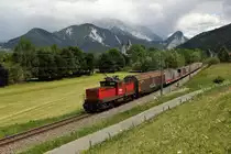 Am 22.05.13 bespannt die �BB 1063 016-8 eine �bergabe von Admont nach Selzthal. Der Zug hat Admont gerade verlassen und wird in K�rze Frauenberg erreichen.